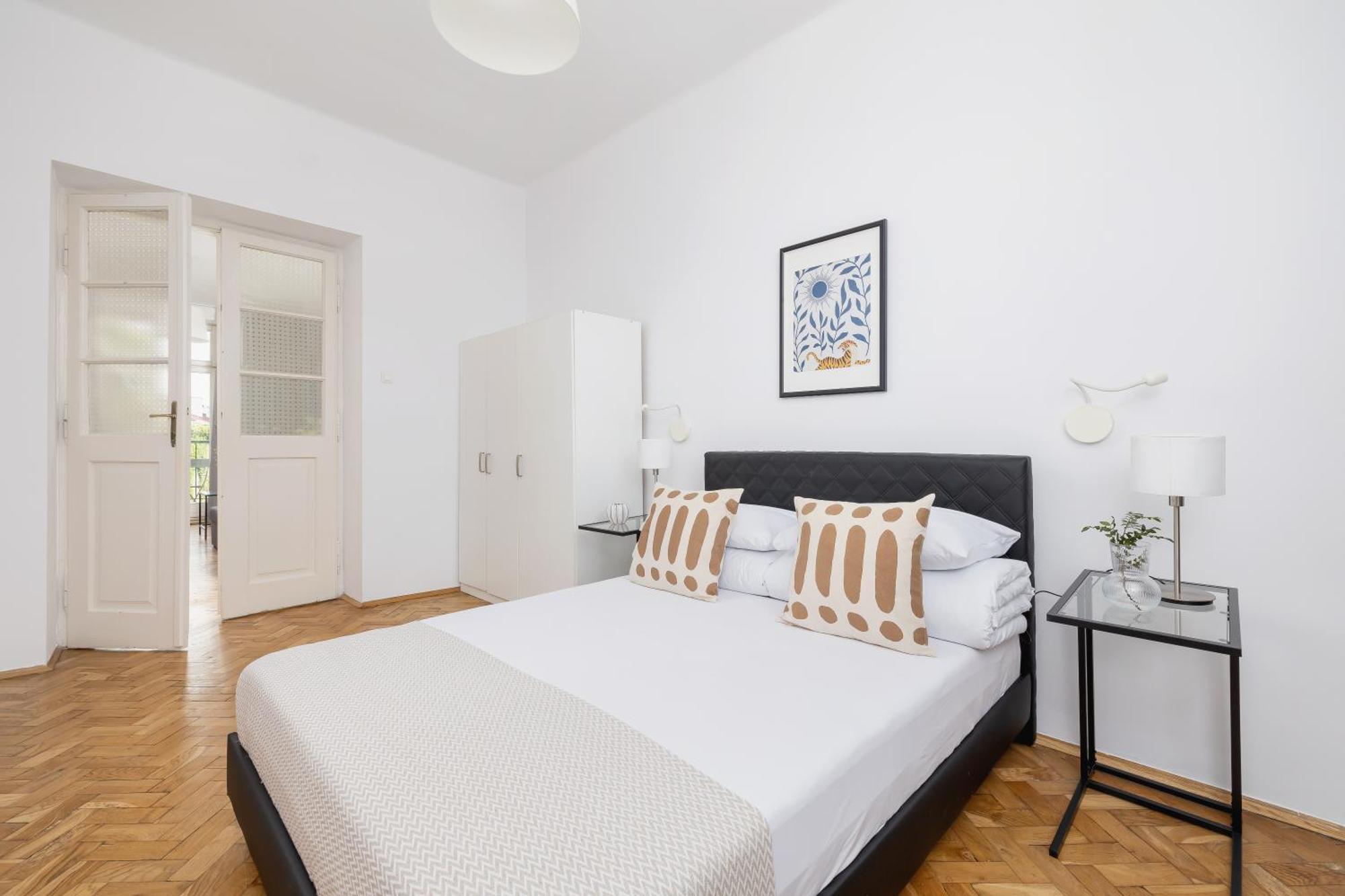1-Bedroom Apartment With Balcony - Dluga 65 Krasków Eksteriør bilde